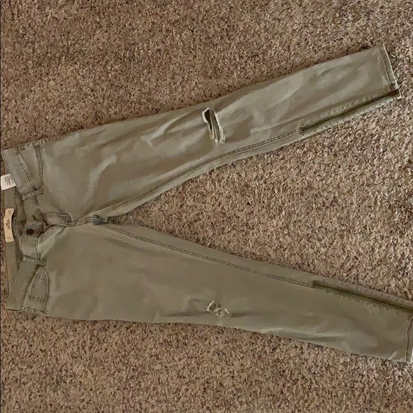 🐴Hollister Khaki Jeans with zippers🖤 - Picture 2 of 3